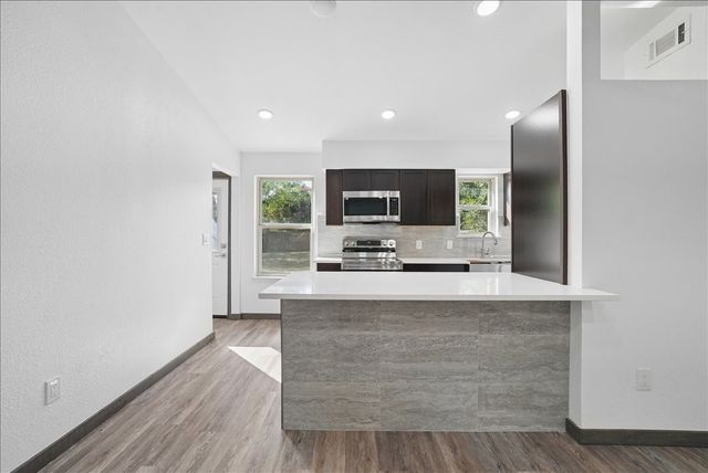 5701 Guildwood Drive, Arlington, TX 76017