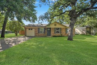 5701 Guildwood Drive, Arlington, TX 76017