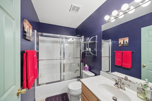 190 Lake Drive S, Algonquin, IL 60102