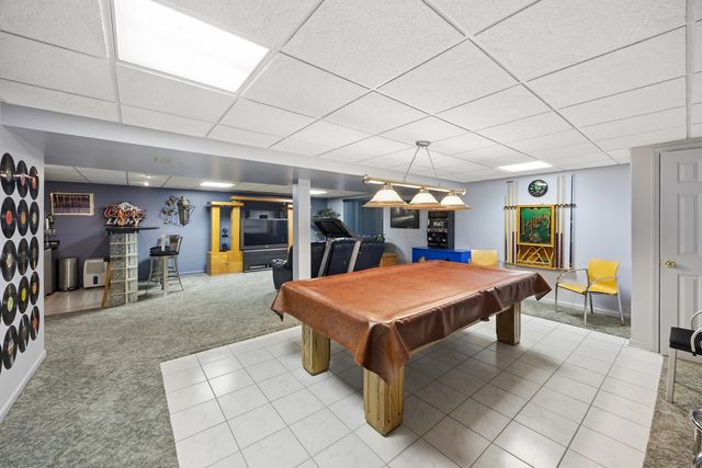 190 Lake Drive S, Algonquin, IL 60102