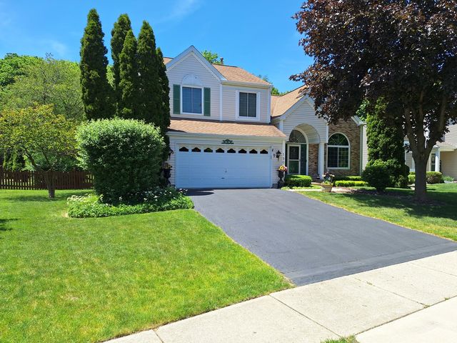 190 Lake Drive S, Algonquin, IL 60102