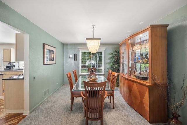 190 Lake Drive S, Algonquin, IL 60102