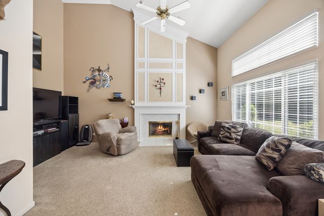190 Lake Drive S, Algonquin, IL 60102