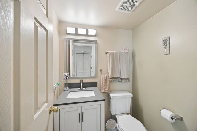 190 Lake Drive S, Algonquin, IL 60102