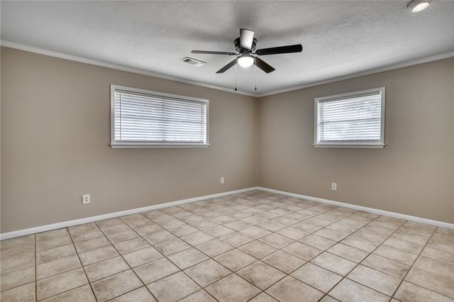 1212 South Ridgefield Circle, College Station, TX 77840