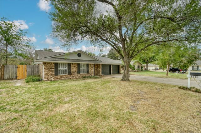 1212 South Ridgefield Circle, College Station, TX 77840