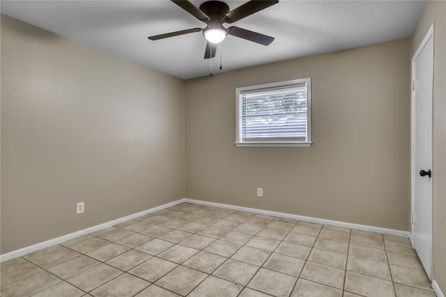 1212 South Ridgefield Circle, College Station, TX 77840