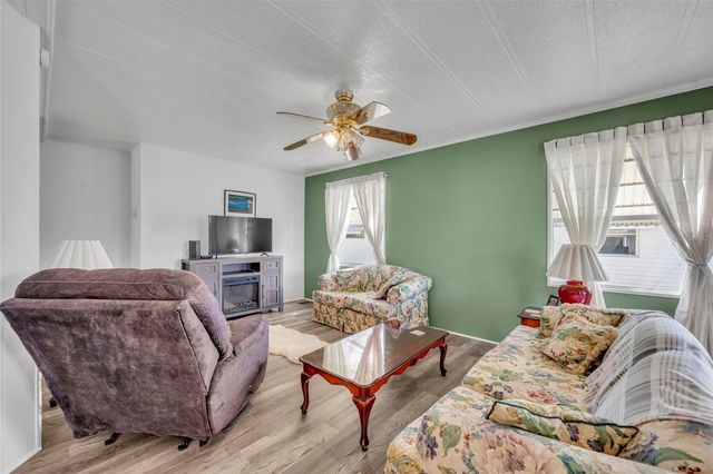 180 PARADISE N, Leesburg, FL 34788