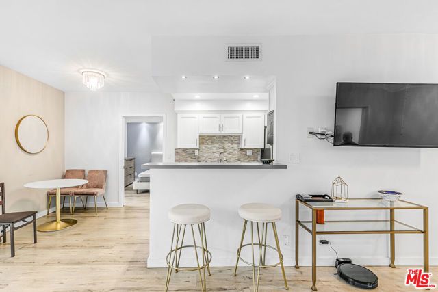 1131 Alta Loma Road 306, West Hollywood, CA 90069