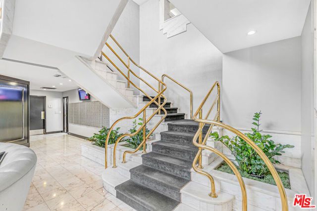 1131 Alta Loma Road 306, West Hollywood, CA 90069