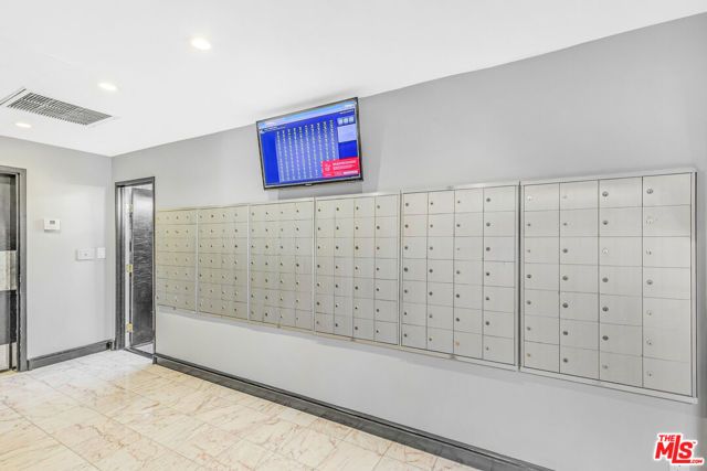 1131 Alta Loma Road 306, West Hollywood, CA 90069