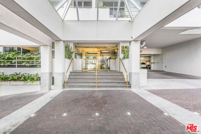 1131 Alta Loma Road 306, West Hollywood, CA 90069