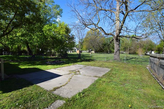 3508 Fern Avenue, Burton, MI 48529