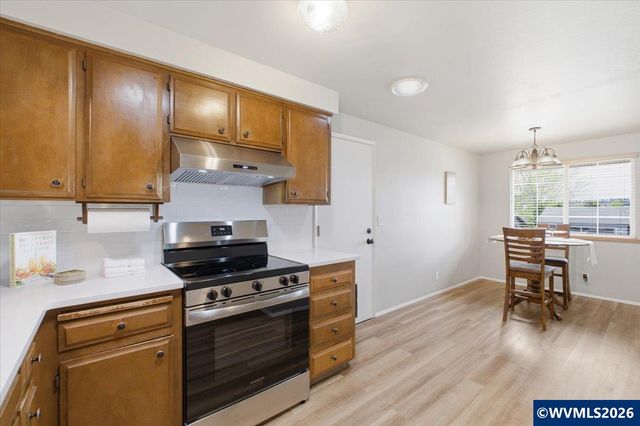 2585 Nautilus Av NW, Salem, OR 97304