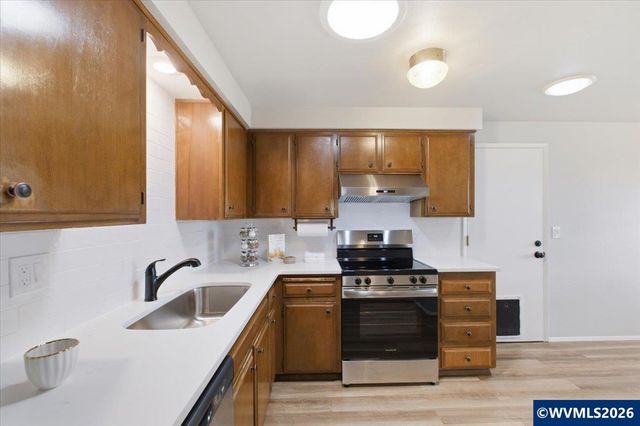 2585 Nautilus Av NW, Salem, OR 97304