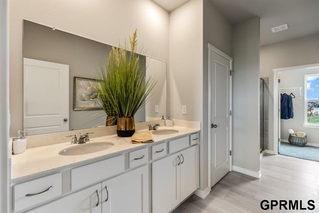 18486 Portal Street, Omaha, NE 68136