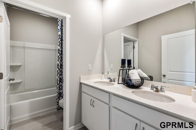 18486 Portal Street, Omaha, NE 68136