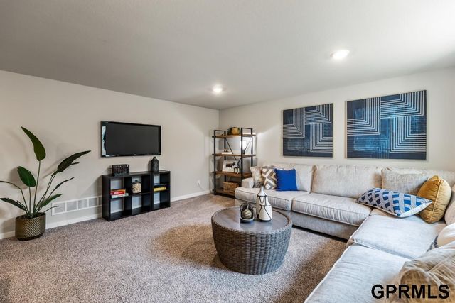 18486 Portal Street, Omaha, NE 68136