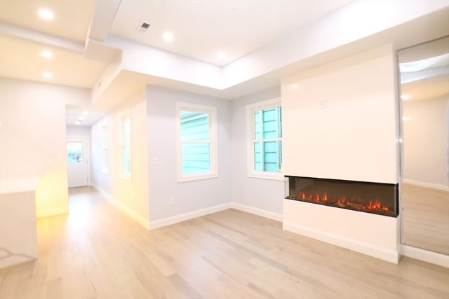 89 Trenton 2, Boston, MA 02128