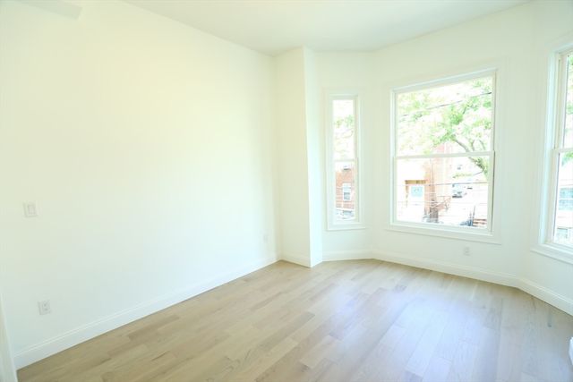 89 Trenton 2, Boston, MA 02128
