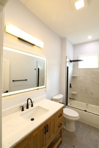 89 Trenton 2, Boston, MA 02128