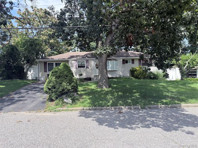 110 Tudor Road, Centereach, NY 11720