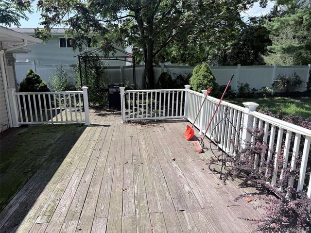 110 Tudor Road, Centereach, NY 11720