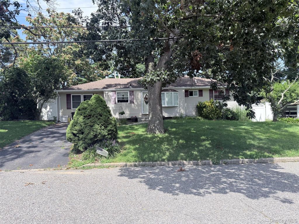 110 Tudor Road, Centereach, NY 11720 — photo 3