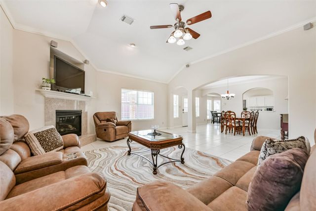 1910 Quinn Road, Pearland, TX 77581