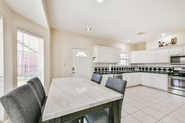 1910 Quinn Road, Pearland, TX 77581