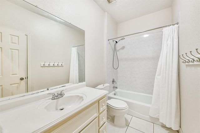 1910 Quinn Road, Pearland, TX 77581