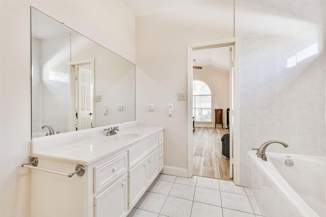 1910 Quinn Road, Pearland, TX 77581