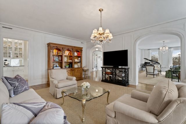 3500 N Lake Shore Drive 3C, Chicago, IL 60657