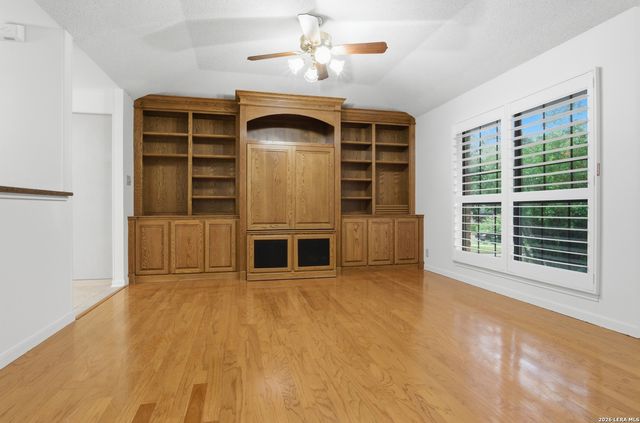 21009 HICKORY BND, Garden Ridge, TX 78266