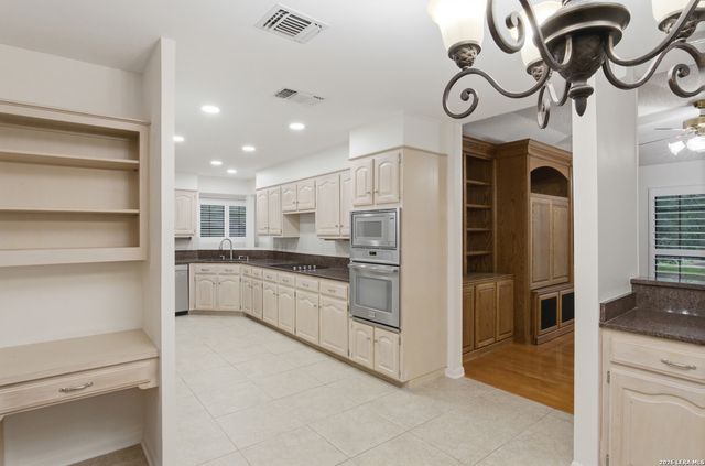 21009 HICKORY BND, Garden Ridge, TX 78266