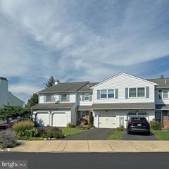 106 HENNING DR, North Wales, PA 19454
