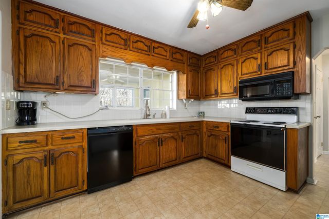 915 PINEWOOD AVENUE, Hueytown, AL 35023