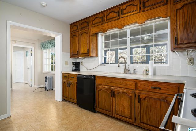 915 PINEWOOD AVENUE, Hueytown, AL 35023