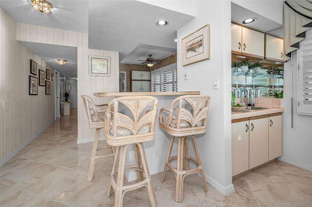 2539 GARY CIRCLE 704, Dunedin, FL 34698