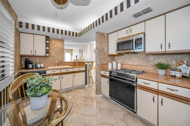 2539 GARY CIRCLE 704, Dunedin, FL 34698