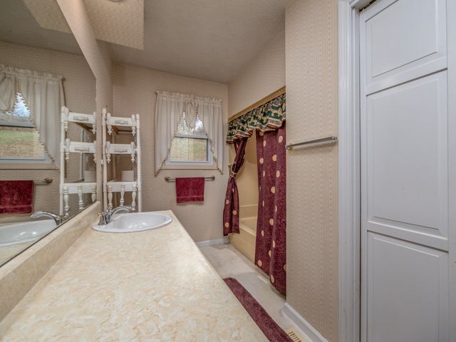 21832 W US. Hwy 60, Olive Hill, KY 41164