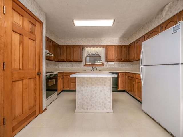 21832 W US. Hwy 60, Olive Hill, KY 41164