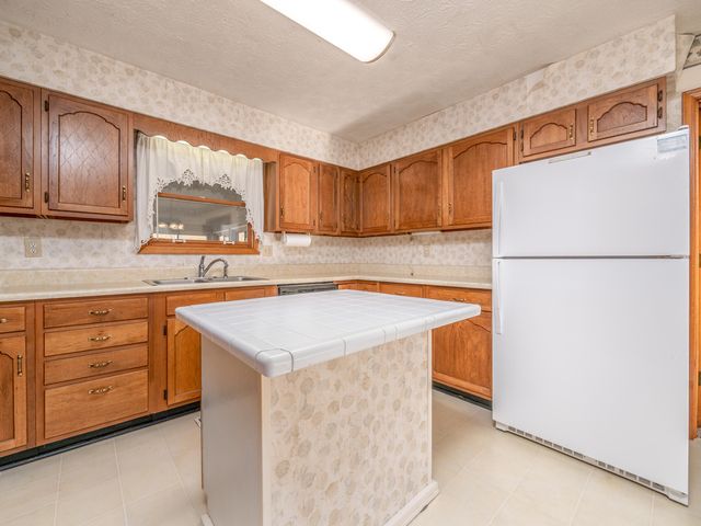 21832 W US. Hwy 60, Olive Hill, KY 41164