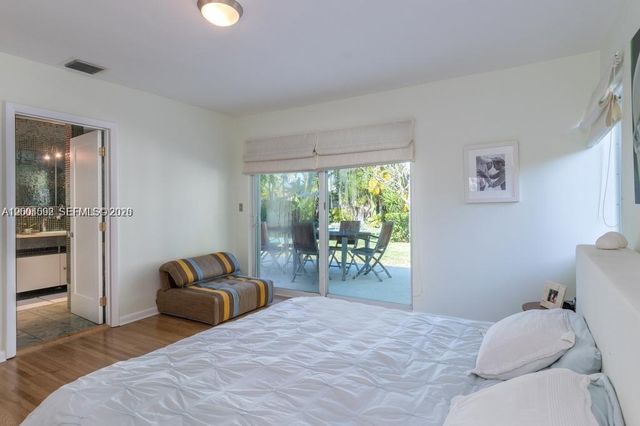 1123 Bay Dr, Miami Beach, FL 33141