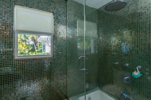 1123 Bay Dr, Miami Beach, FL 33141