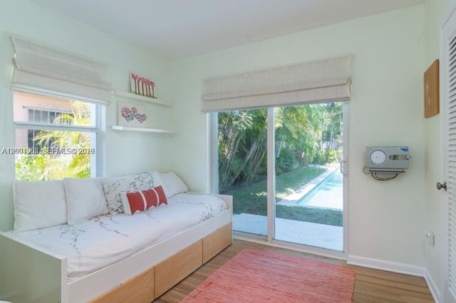 1123 Bay Dr, Miami Beach, FL 33141