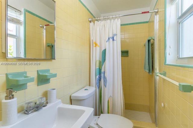 1123 Bay Dr, Miami Beach, FL 33141