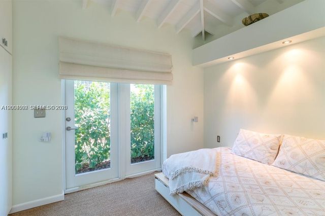 1123 Bay Dr, Miami Beach, FL 33141
