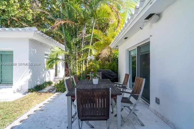 1123 Bay Dr, Miami Beach, FL 33141