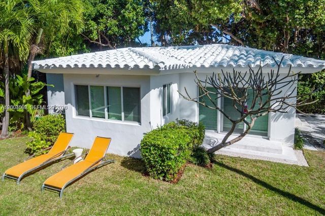 1123 Bay Dr, Miami Beach, FL 33141